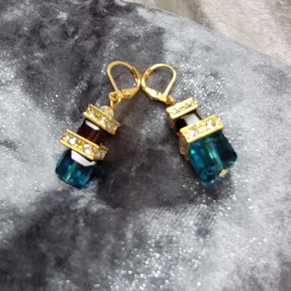 Blue Square Inlaid Zircon  Earrings - Picture 4 of 5